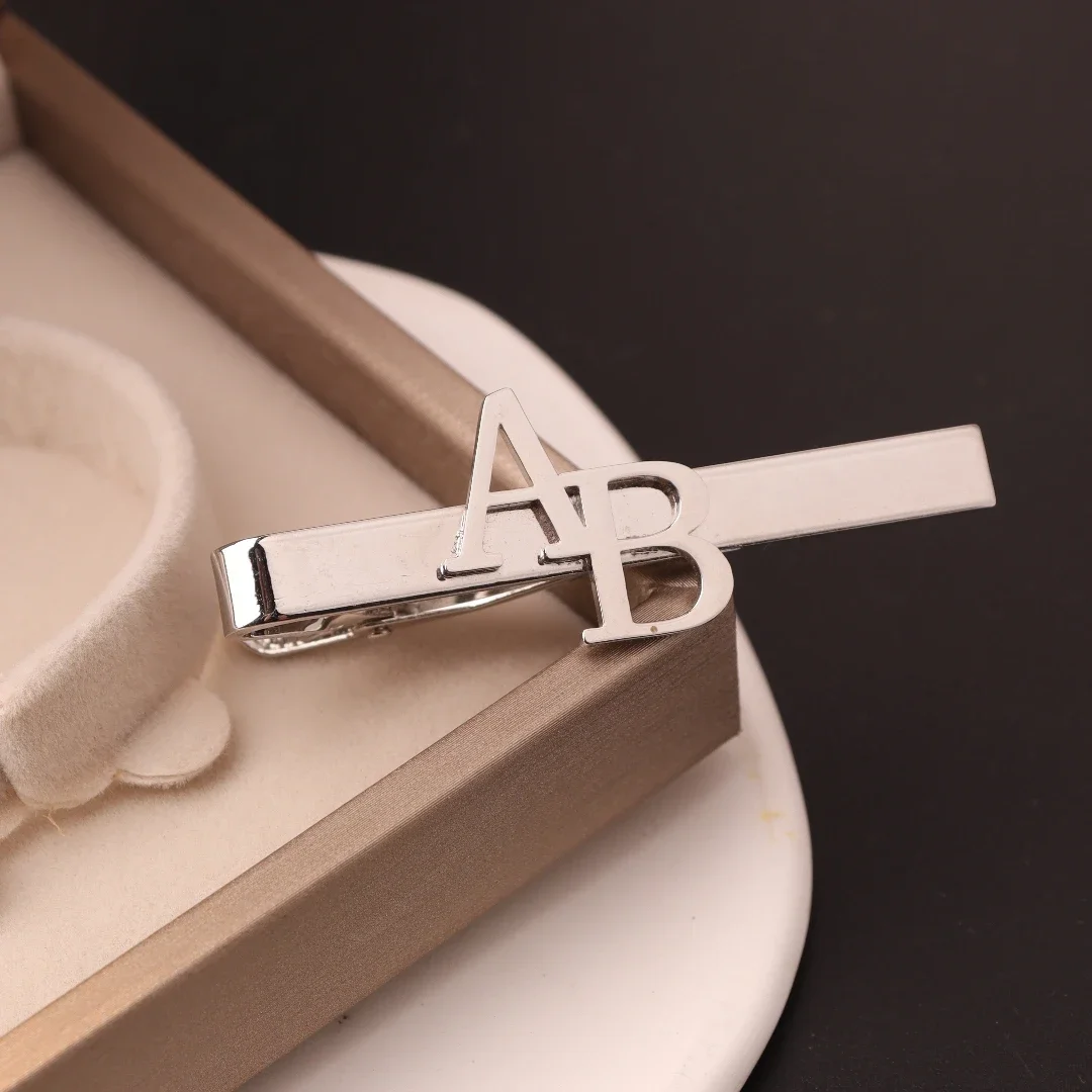 Aangepaste initiële dasspeld v - Men'S Grooming For Wedding recensie en prijs